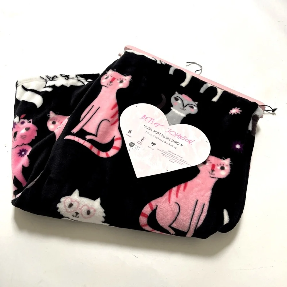 NWT Betsey Johnson Plush Throw Blanket Pink Black Cats 50x60 Ultra Soft Cozy - Picture 5 of 6